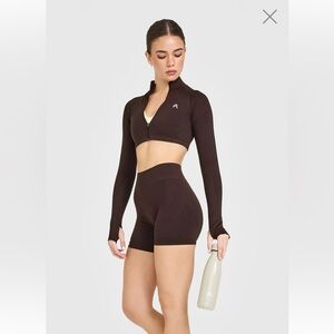 ENHANCELIFT™ SEAMLESS CROP JACKET WITH WHITE LOGO